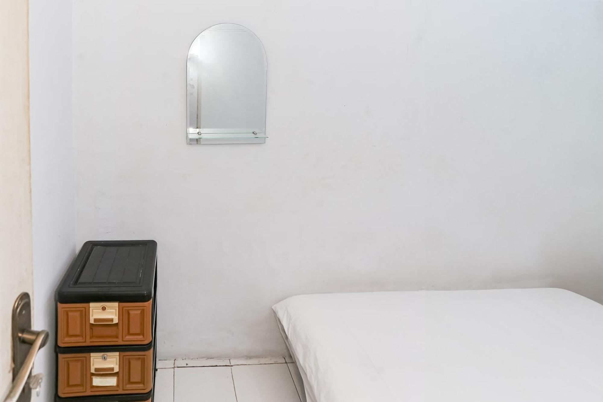 Spot On 93515 Pulo Gebang Hotel
