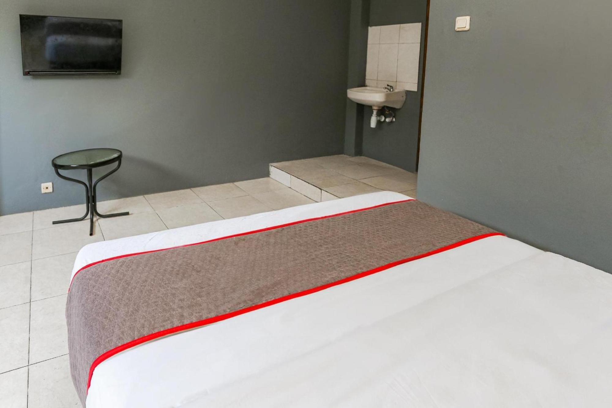 Hotel Collection O Tanah Abang Near Stasiun Tanah Abang Formerly Bimo Slipi 4*