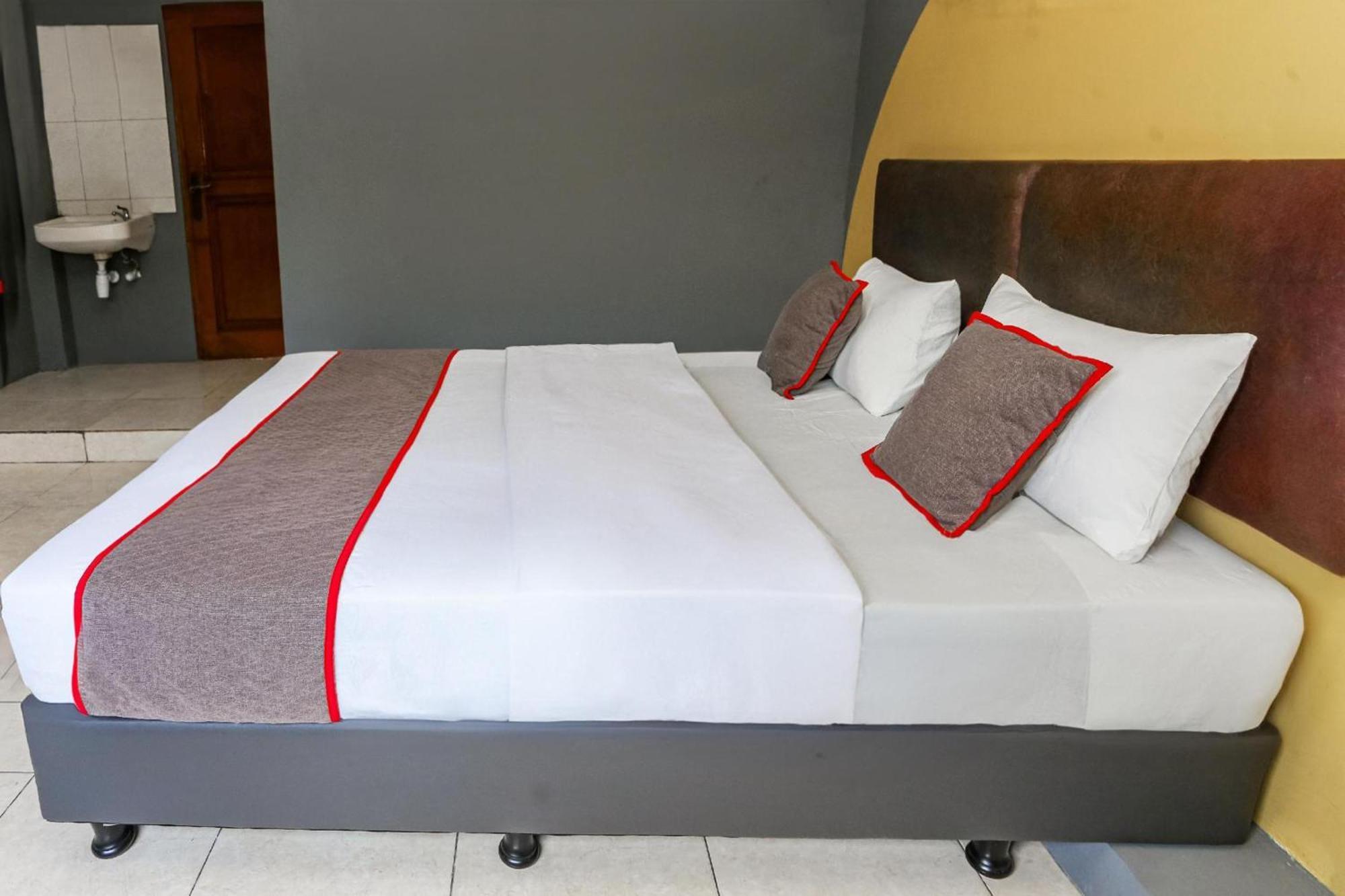 Hotel Collection O Tanah Abang Near Stasiun Tanah Abang Formerly Bimo Slipi