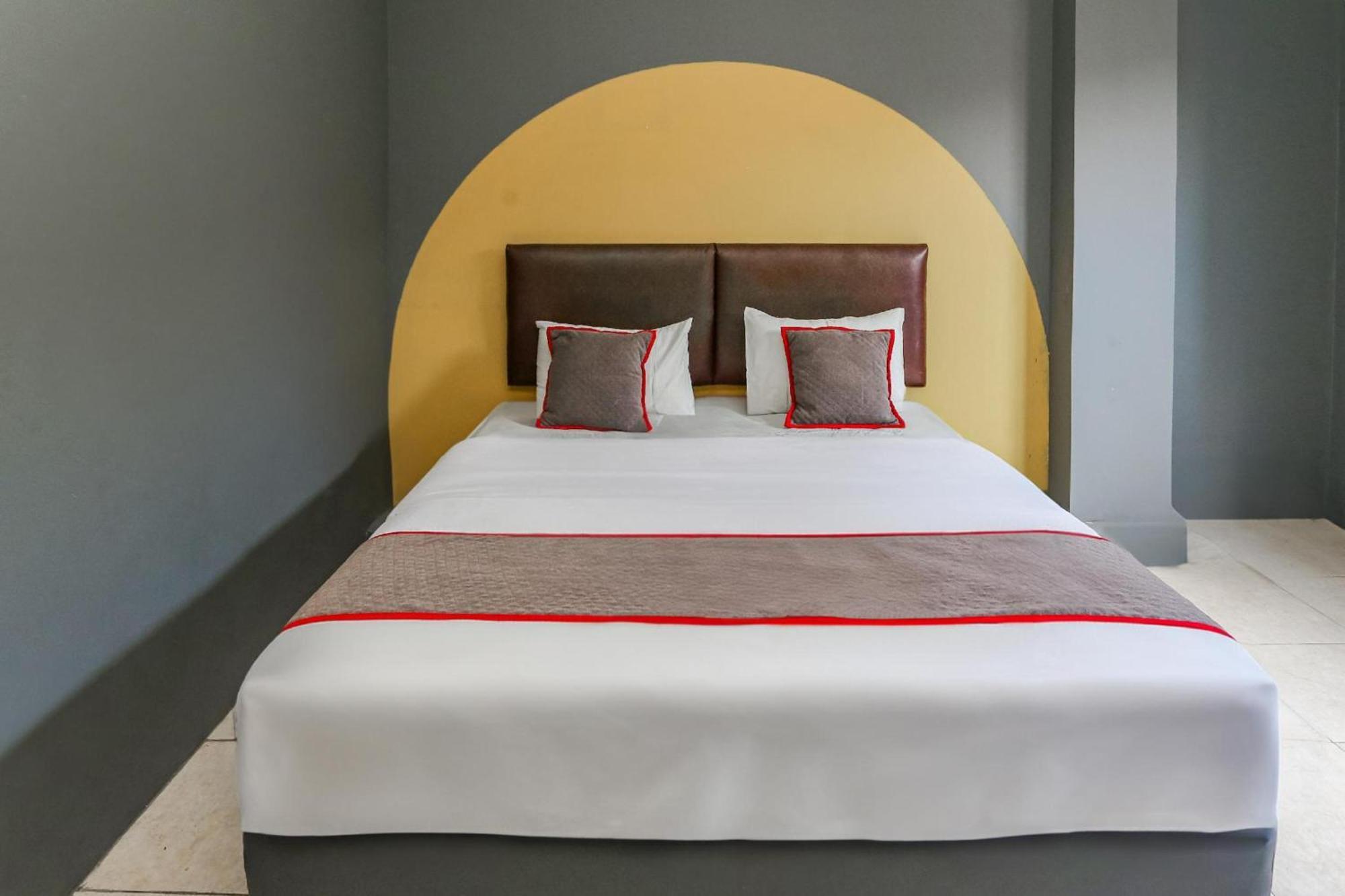 Hotel Collection O Tanah Abang Near Stasiun Tanah Abang Formerly Bimo Slipi 4*
