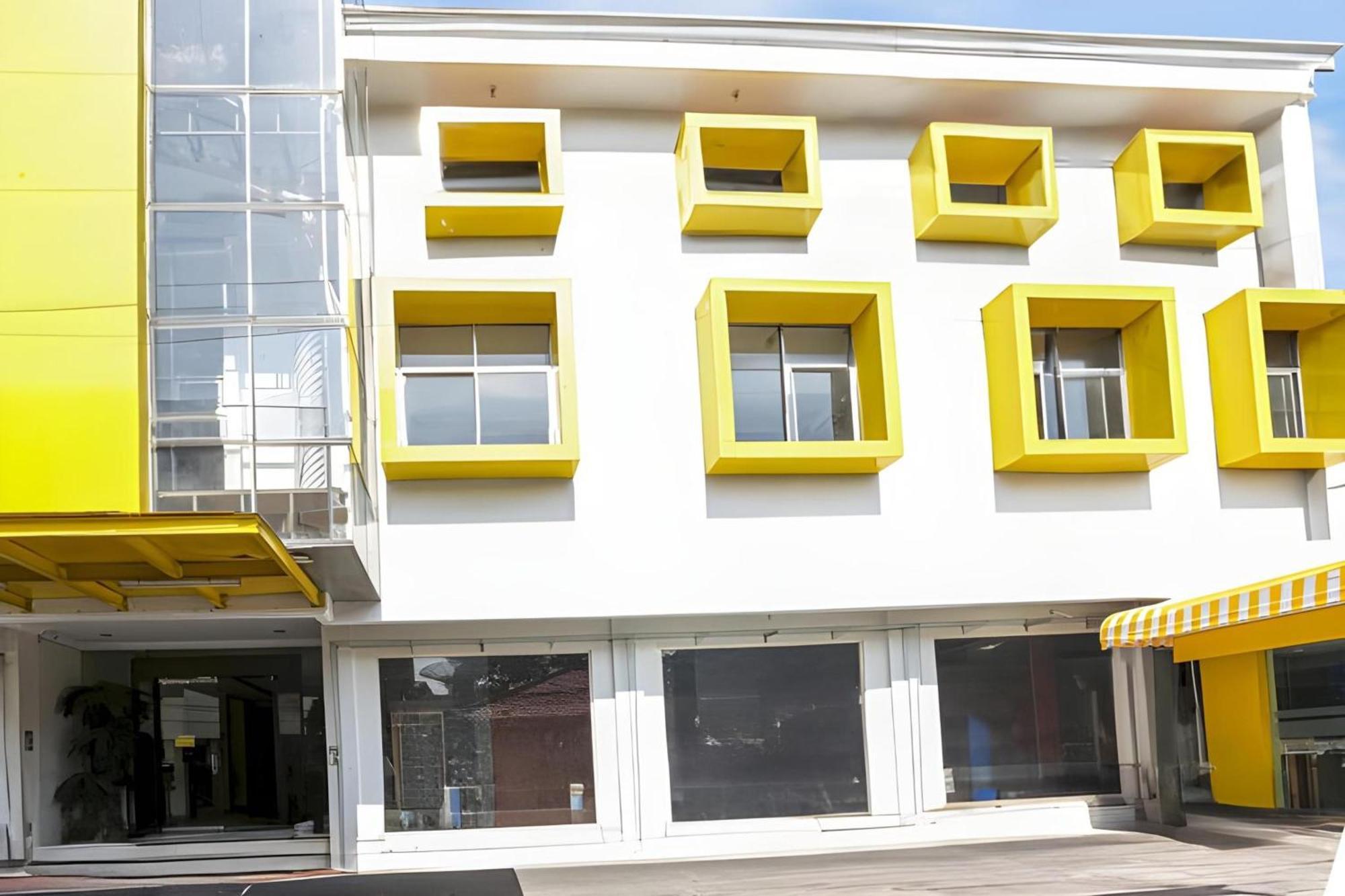Hotel Collection O Tanah Abang Near Stasiun Tanah Abang Formerly Bimo Slipi Jakarta