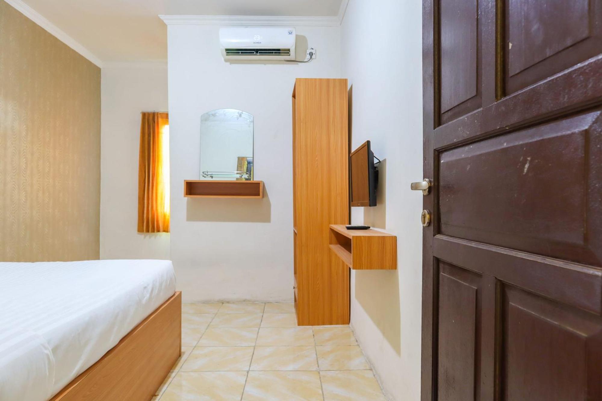 Hotel Oyo Life 2590 Kost Assirot 2*