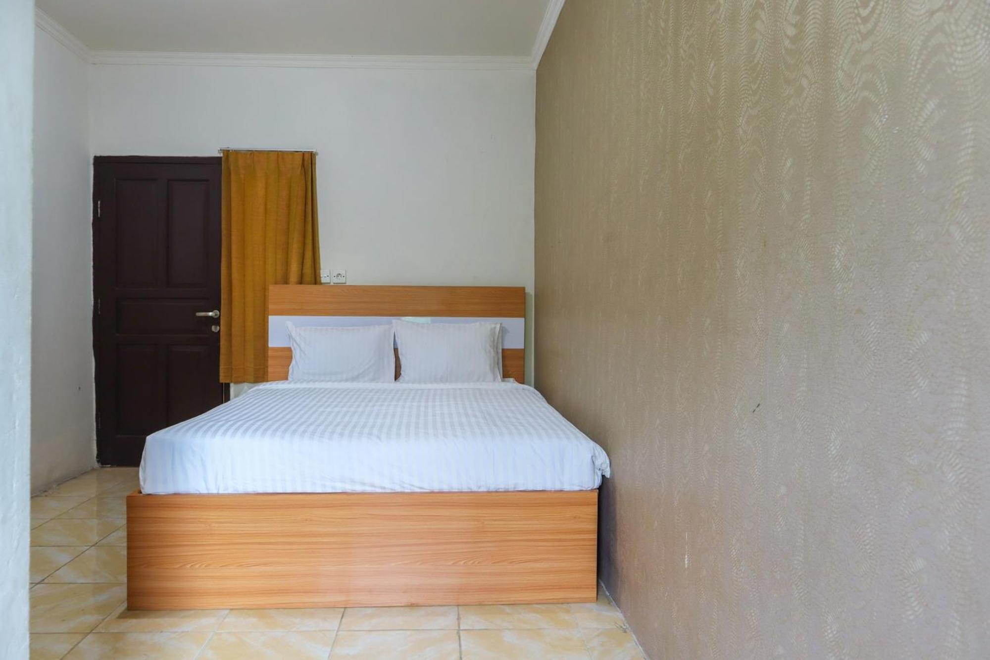 Oyo Life 2590 Kost Assirot Hotel Jakarta