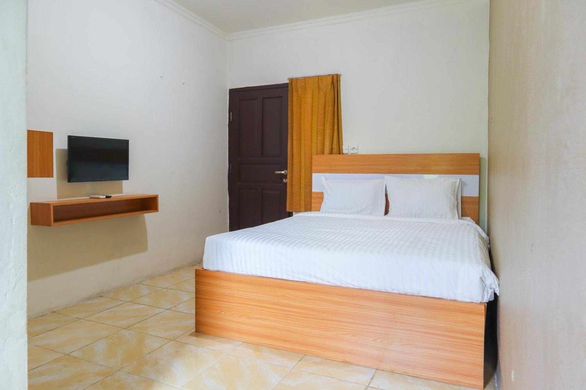 Oyo Life 2590 Kost Assirot 2*