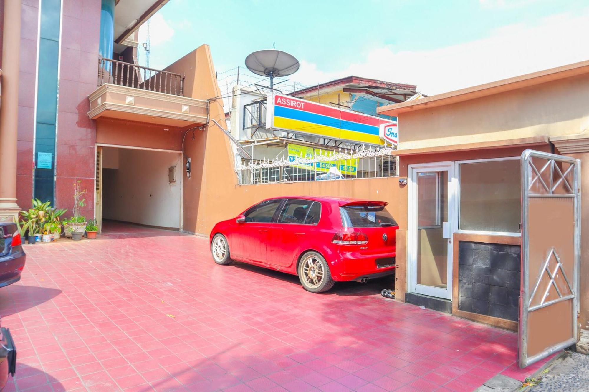 Oyo Life 2590 Kost Assirot Hotel 2*