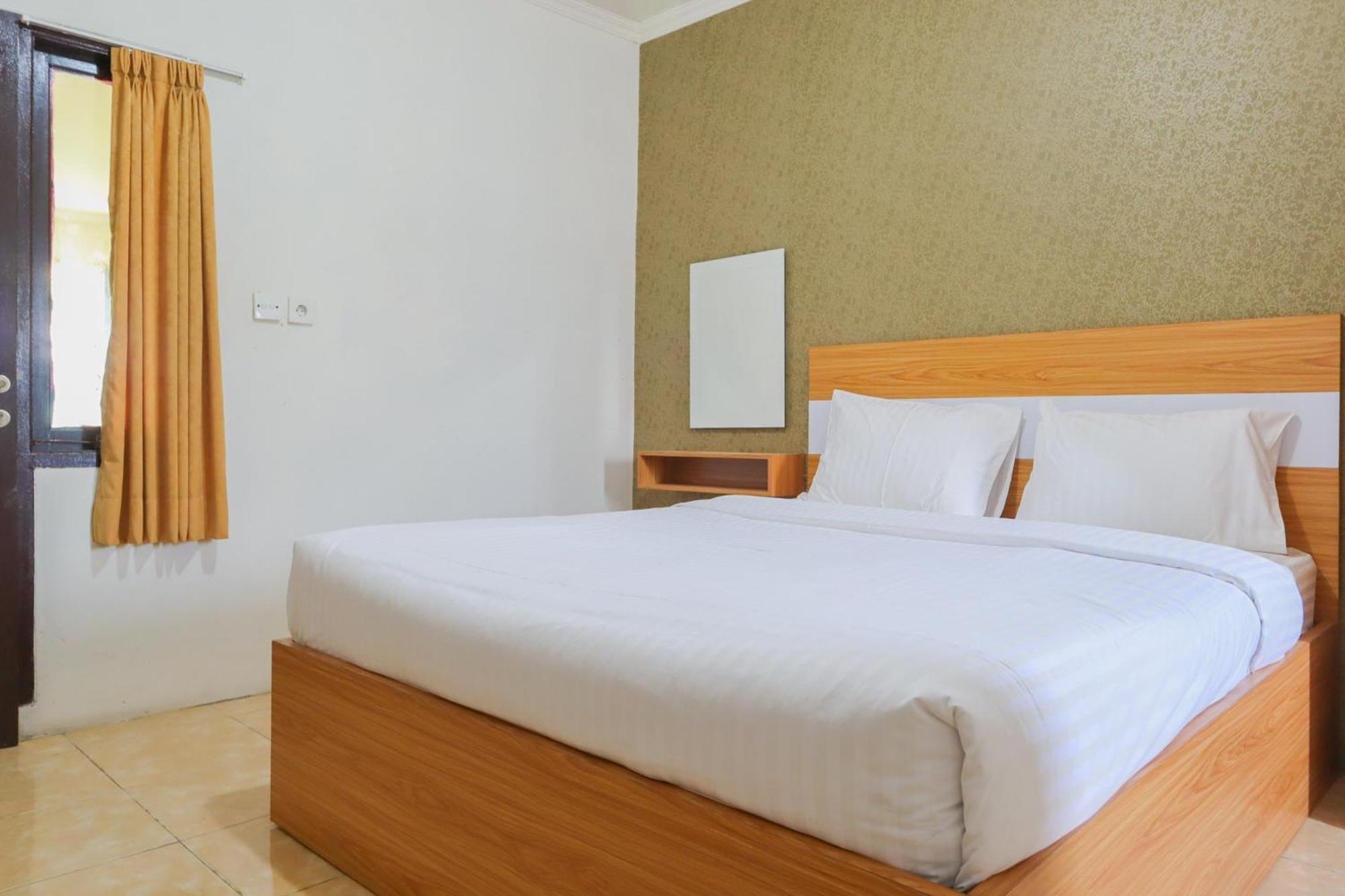 Oyo Life 2590 Kost Assirot Jakarta