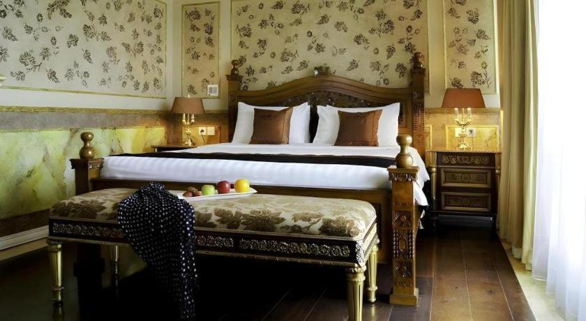Hotel Amos Cozy Melawai 4*