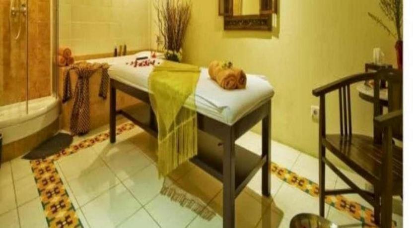 Hotel Amos Cozy Melawai 4*