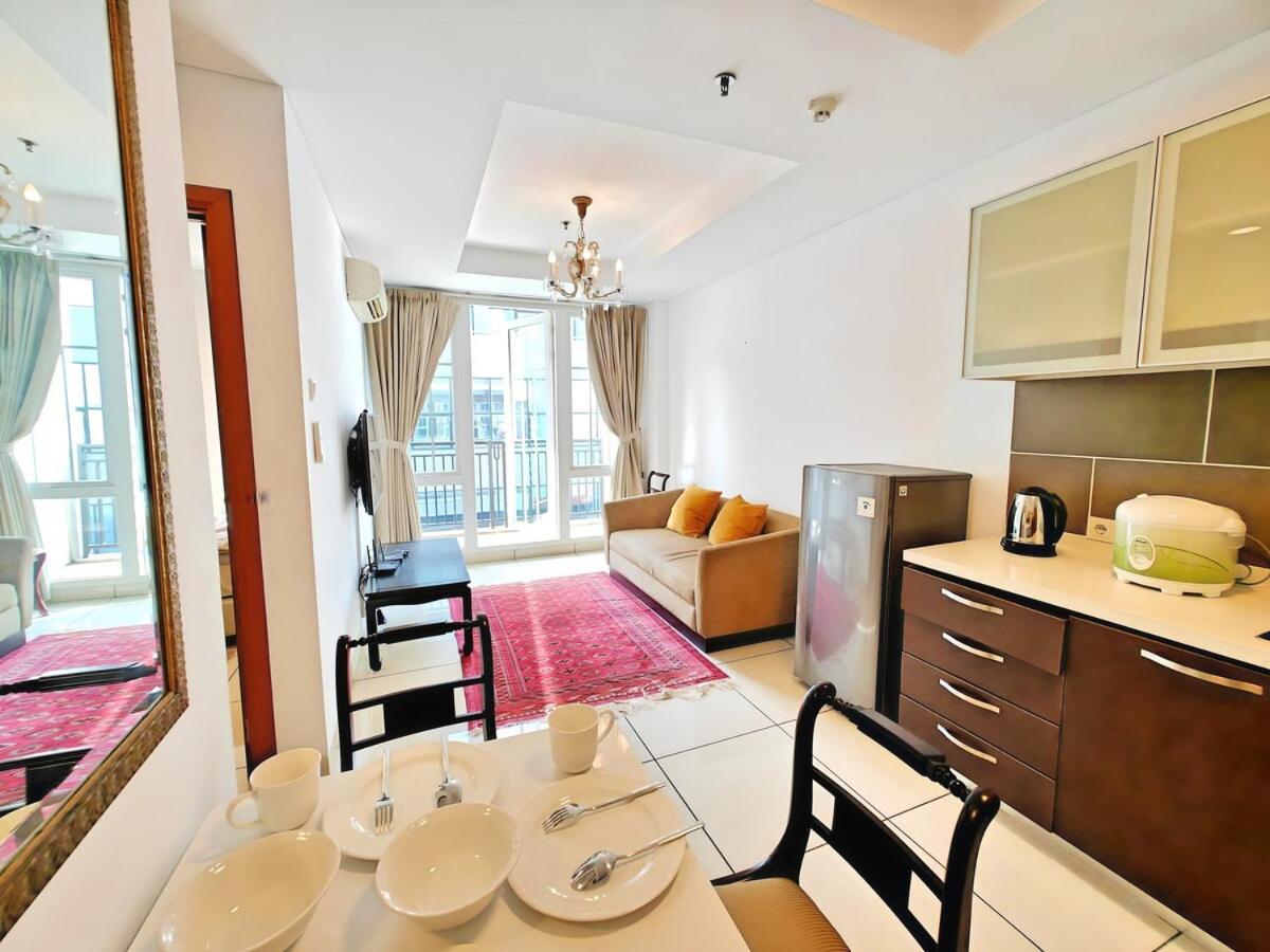 Stategic 1et Cikditiro 2br With Pool, Gym, Wi-fi By 2ndhome Jakarta