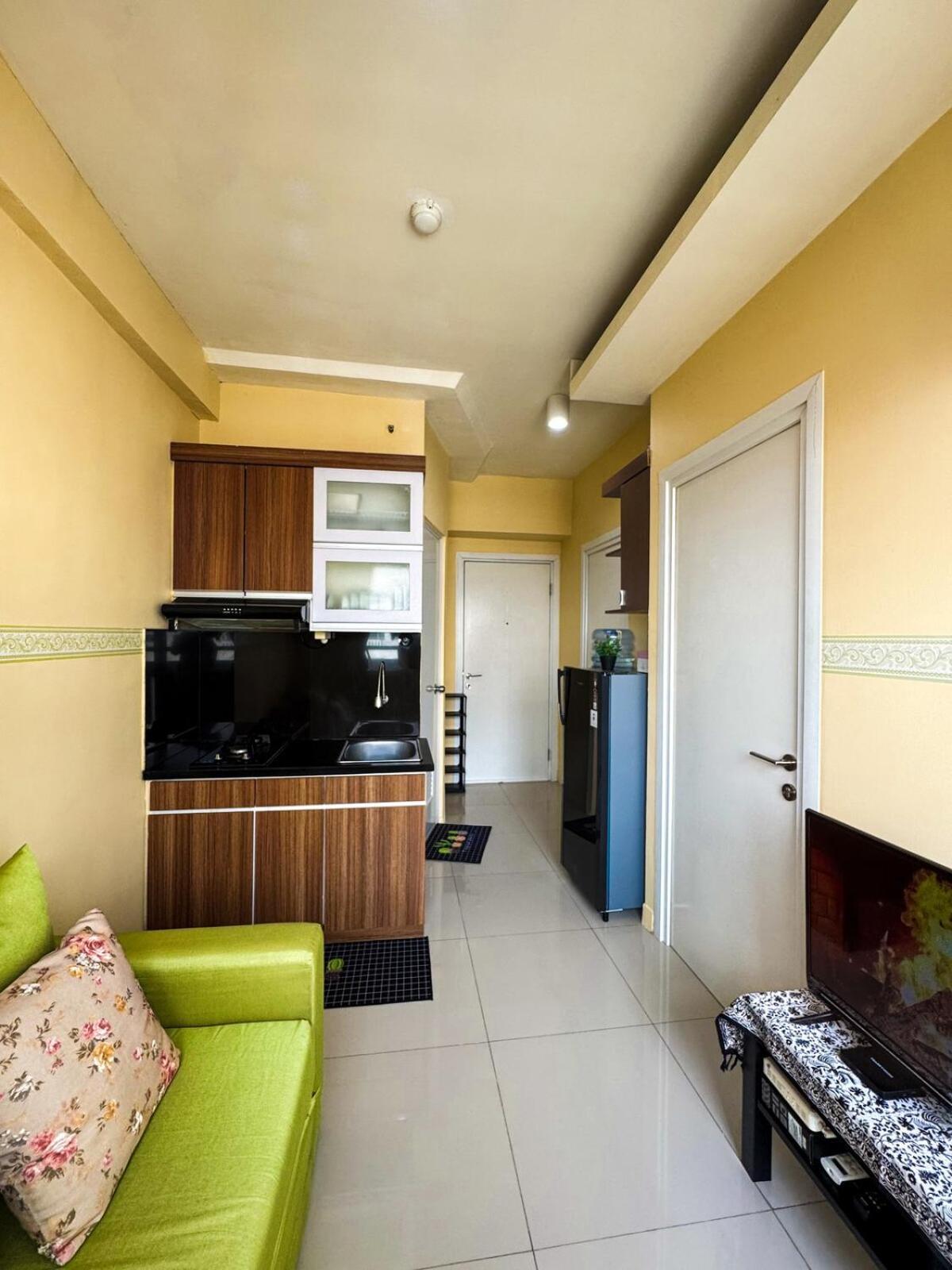 Pramuka Tower O With Pool, Wi-fi & Netflix Apartment *