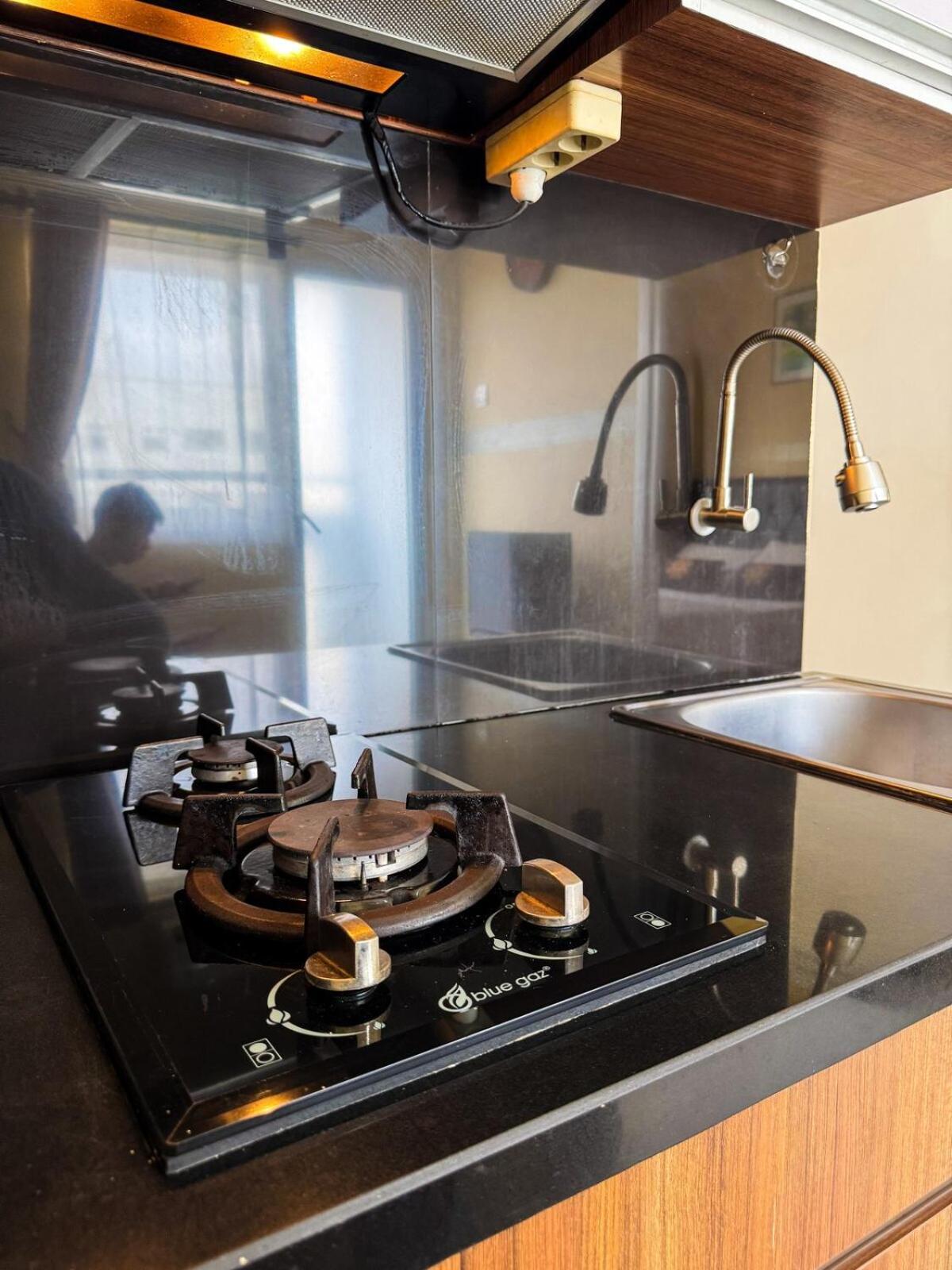 Pramuka Tower O With Pool, Wi-fi & Netflix * Jakarta