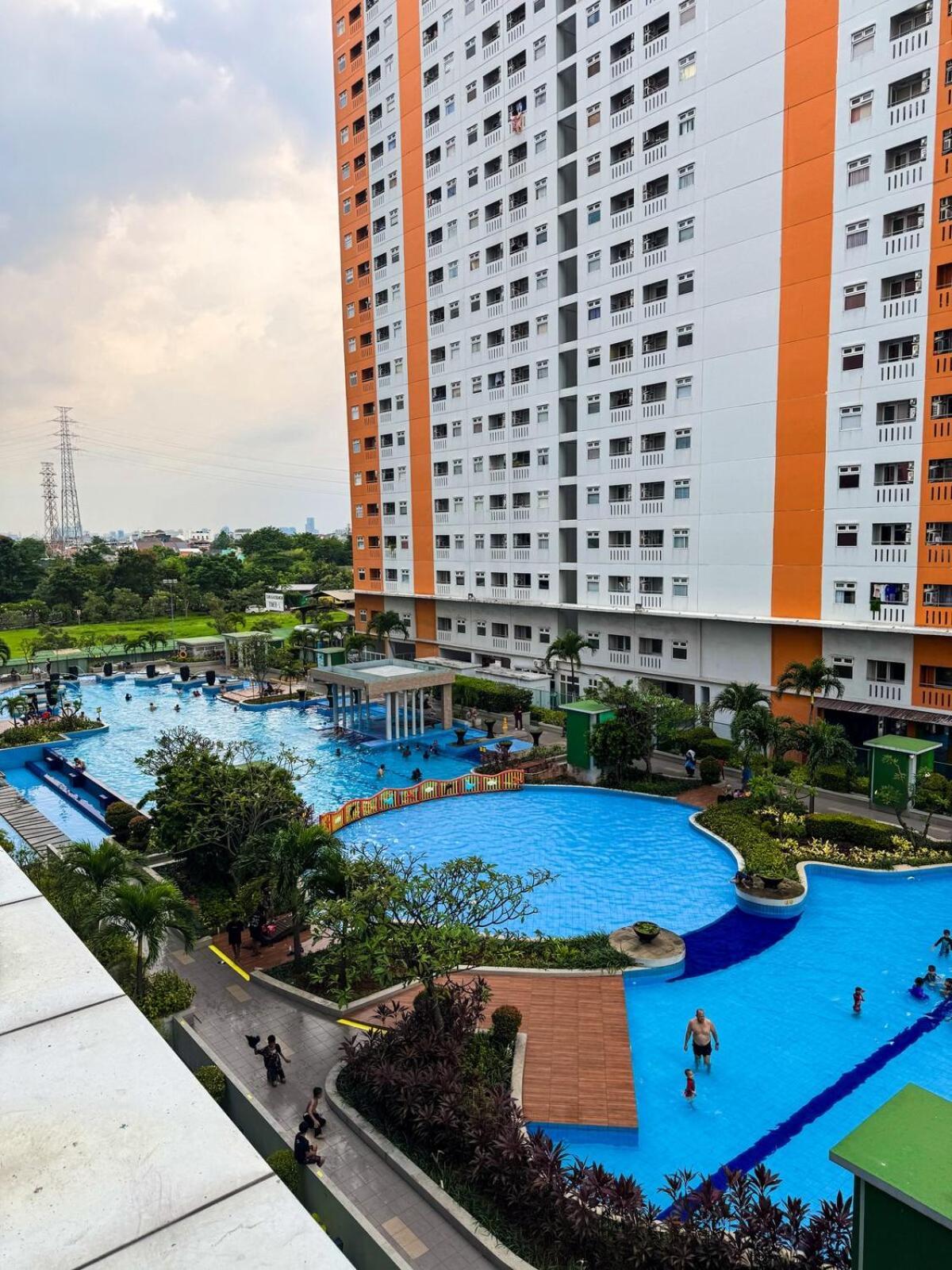 Apartment Pramuka Tower O With Pool, Wi-fi & Netflix *