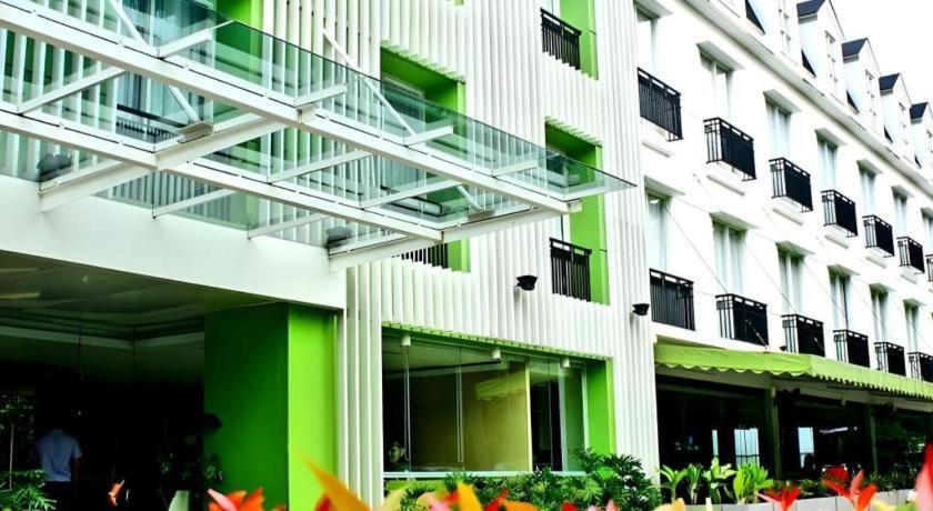 Pomelotel Patra Kuningan 3*