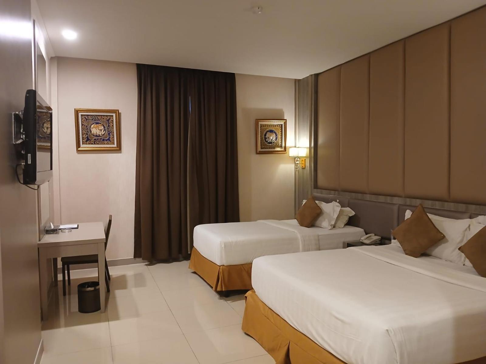Grand Paragon Hotel