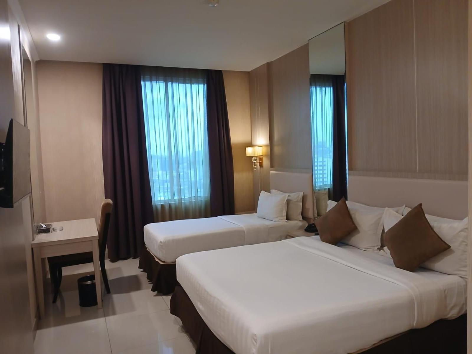Grand Paragon Hotel