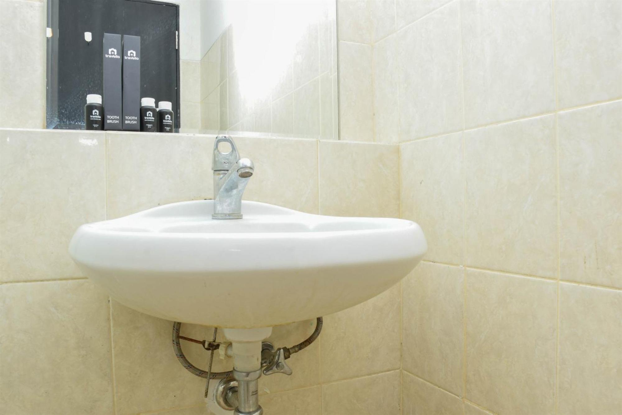 And Homey 1br At The Wave Kuningan By Travelio Apartment