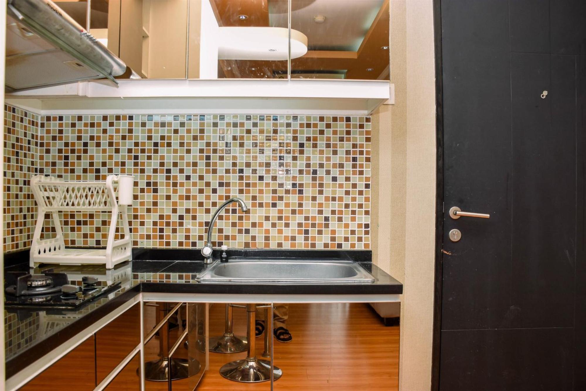 Apartment And Homey 1br At The Wave Kuningan By Travelio Jakarta