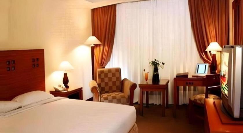 Oasis Amir Hotel 4*
