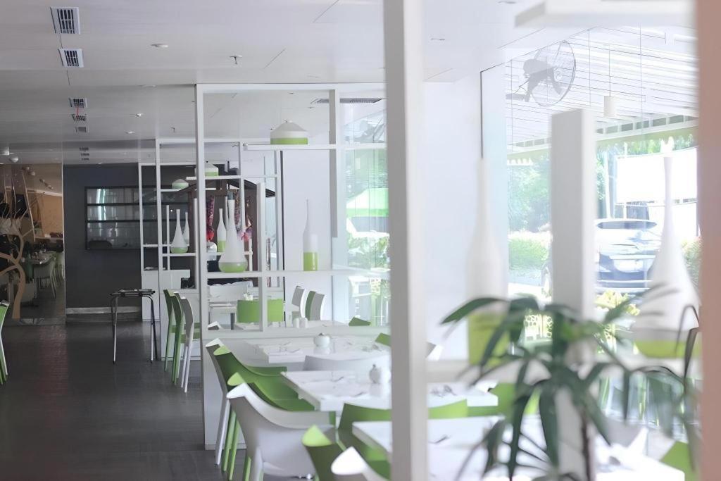 Pomelotel Patra Kuningan 3*