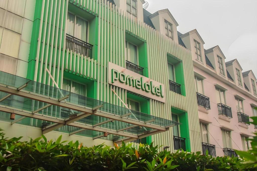 Hotel Pomelotel Patra Kuningan 3*