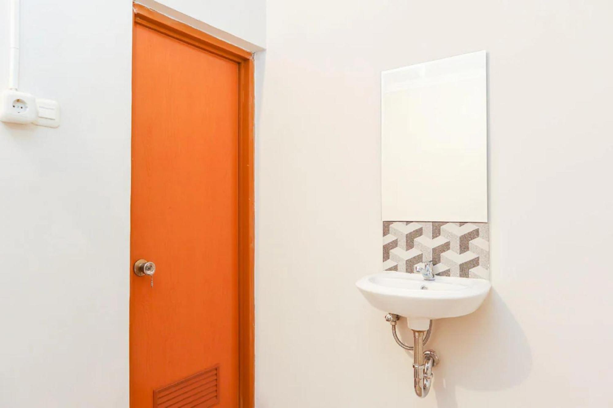 Oyo 1519 Axl Hotel