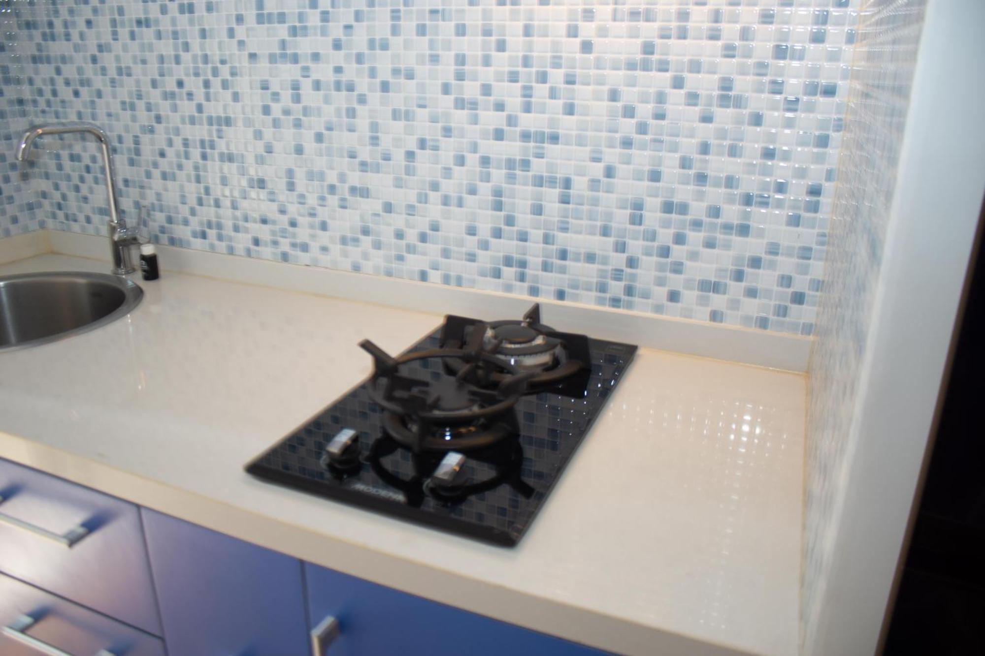 Comfort 1br With Wardrobe At Bay Pluit By Travelio