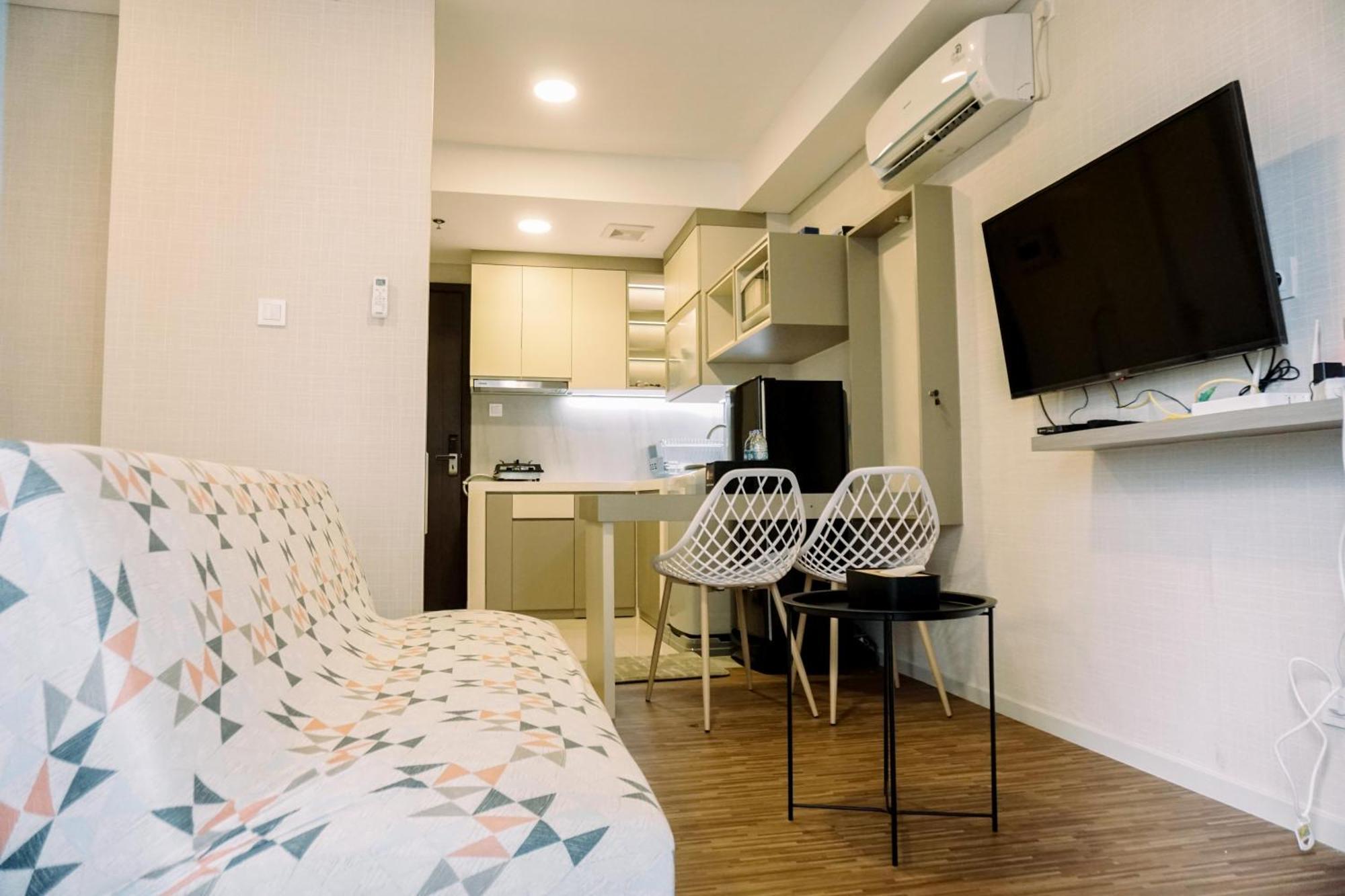 Homey And Cozy Daan Mogot By Travelio *