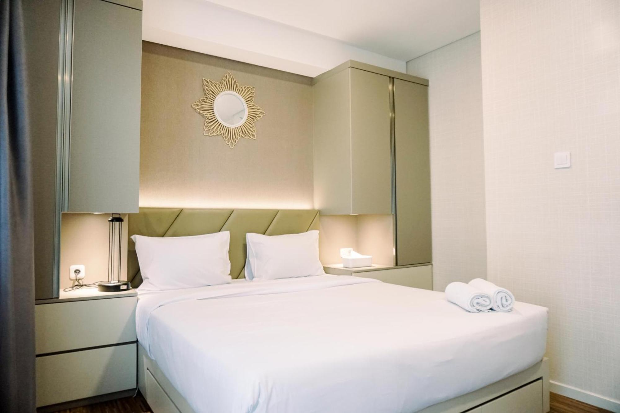 Homey And Cozy Daan Mogot By Travelio