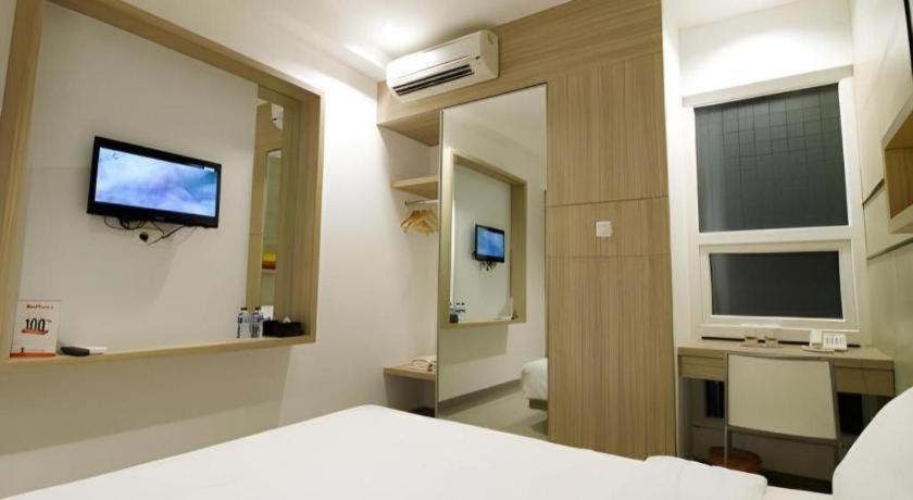 Casa Living Setiabudi Jakarta Hotel 2*