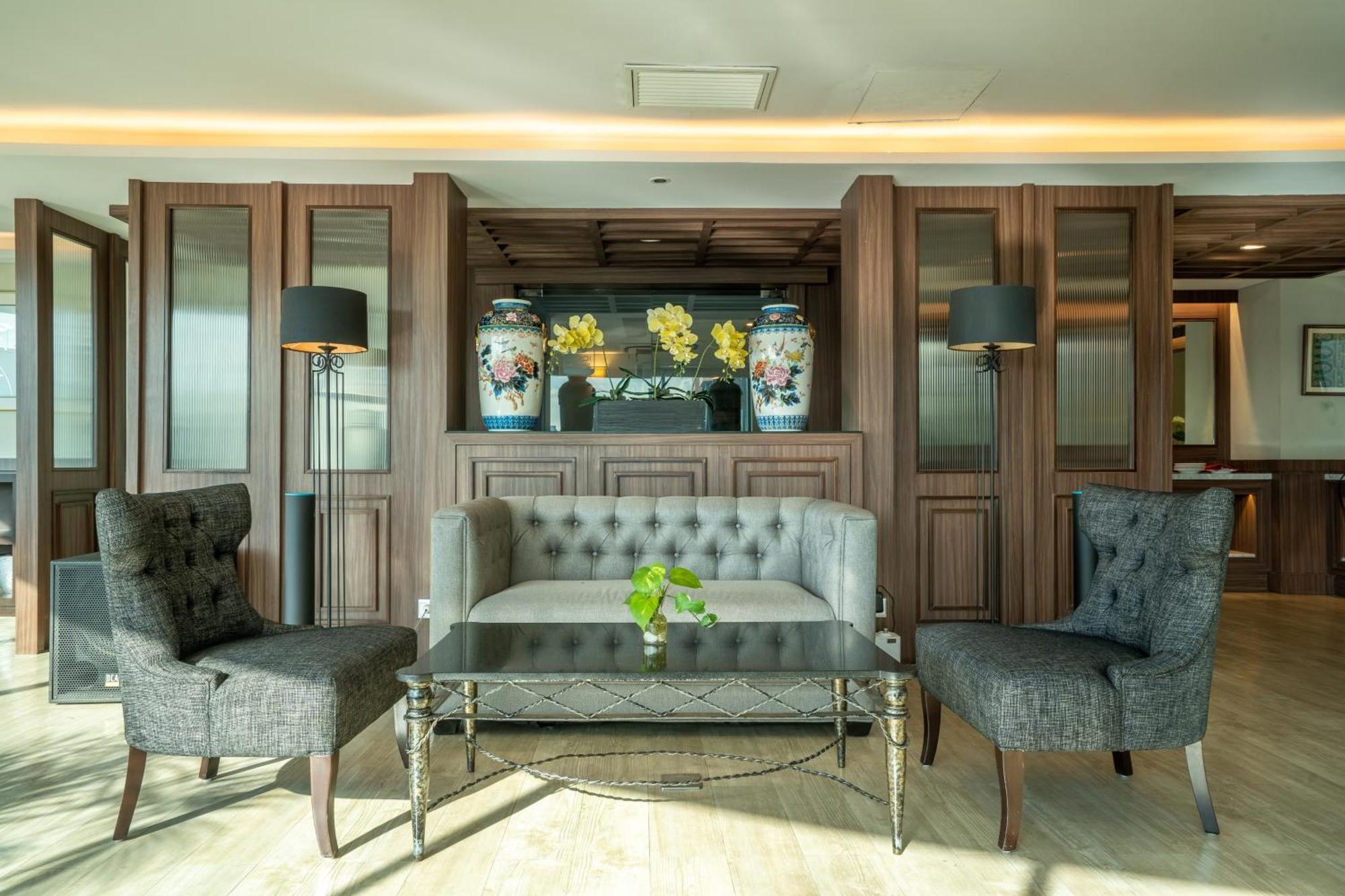 The Acacia Hotel 4*