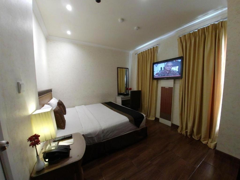 Amos Cozy Melawai