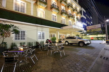Hotel F