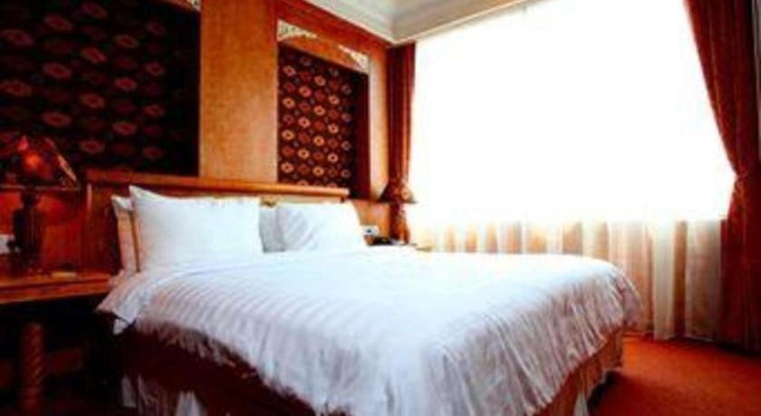 Amos Cozy Melawai Hotel