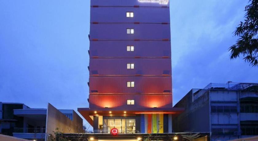 Amaris Pasar Baru Hotel