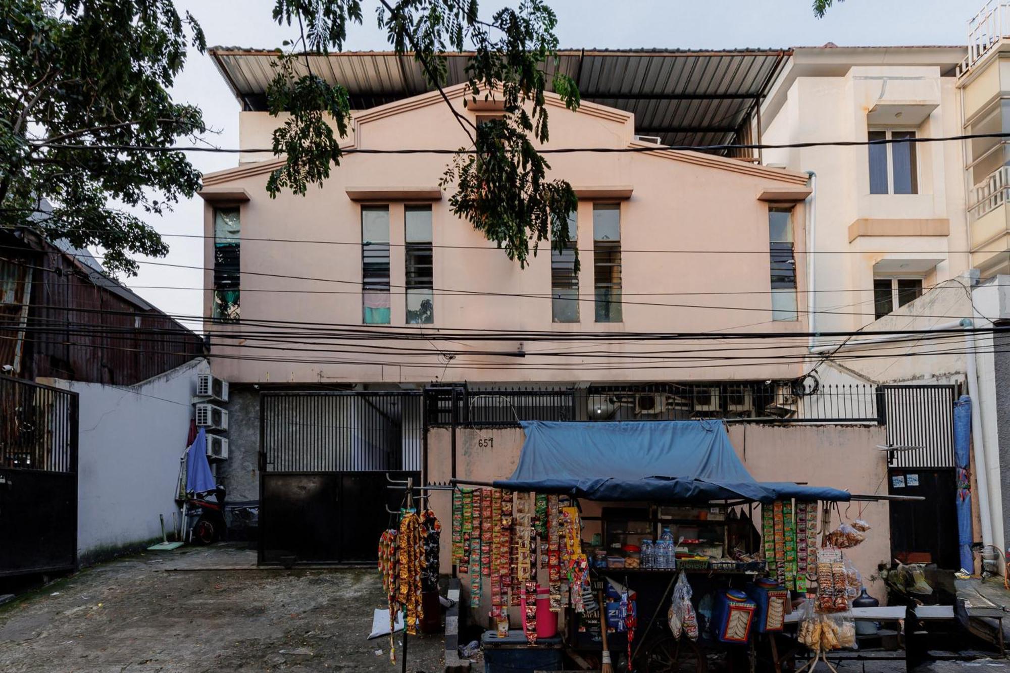 Reddoorz Near Esa Unggul Campus 2* Jakarta