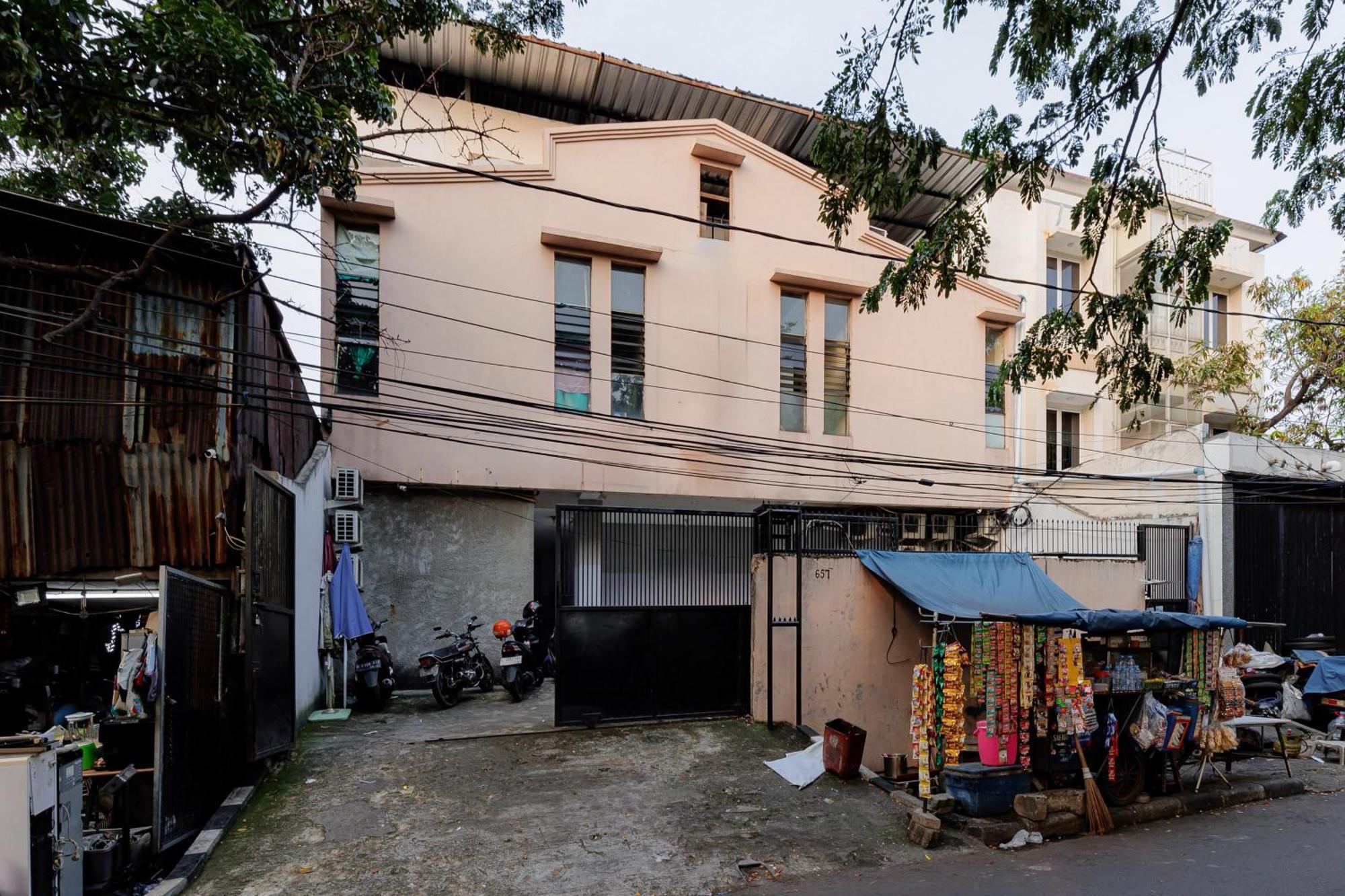 Hotel Reddoorz Near Esa Unggul Campus Jakarta