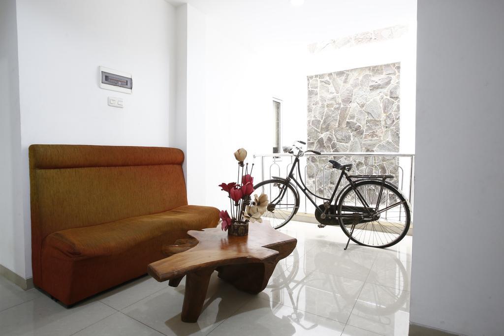 Reddoorz Near Cilandak Town Square 2*