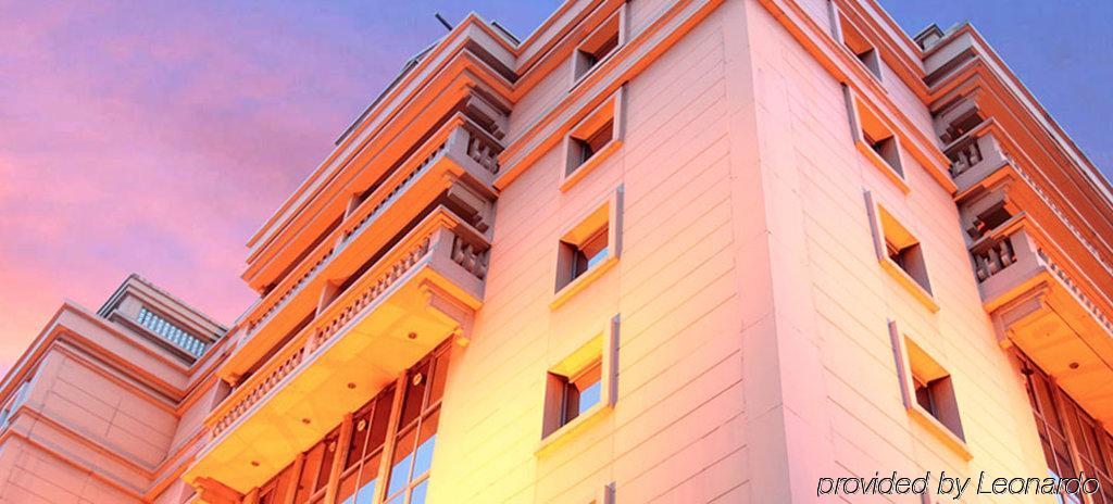 Hotel Ambhara Jakarta