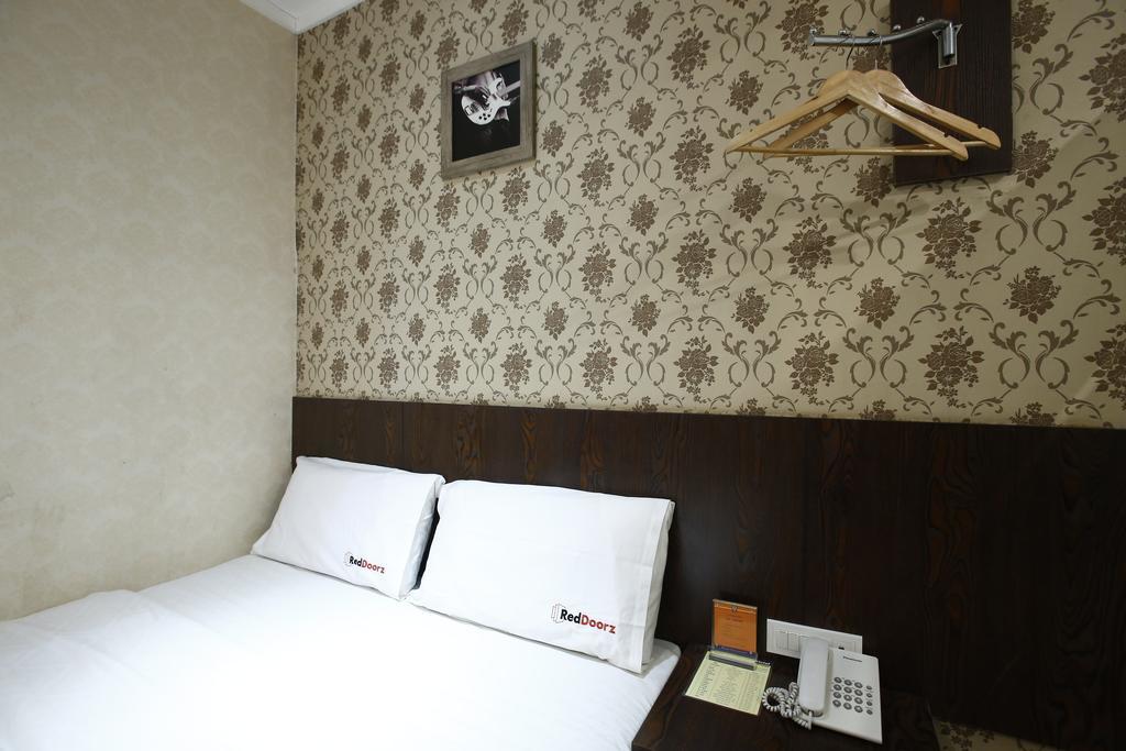 Reddoorz @ Gajah Mada Guest house 2*