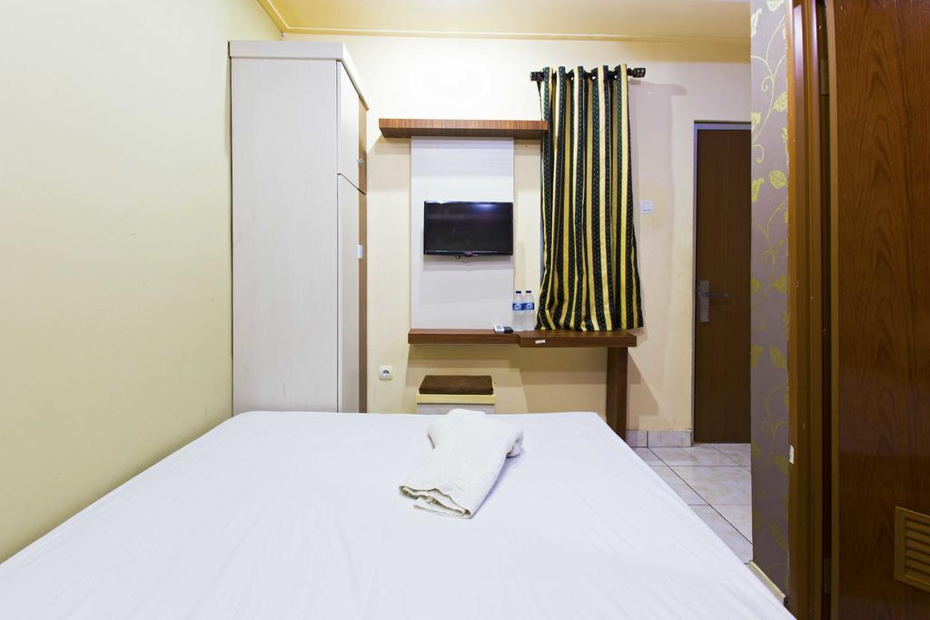 Reddoorz @ Tebet Asem Baris Guest house 2*