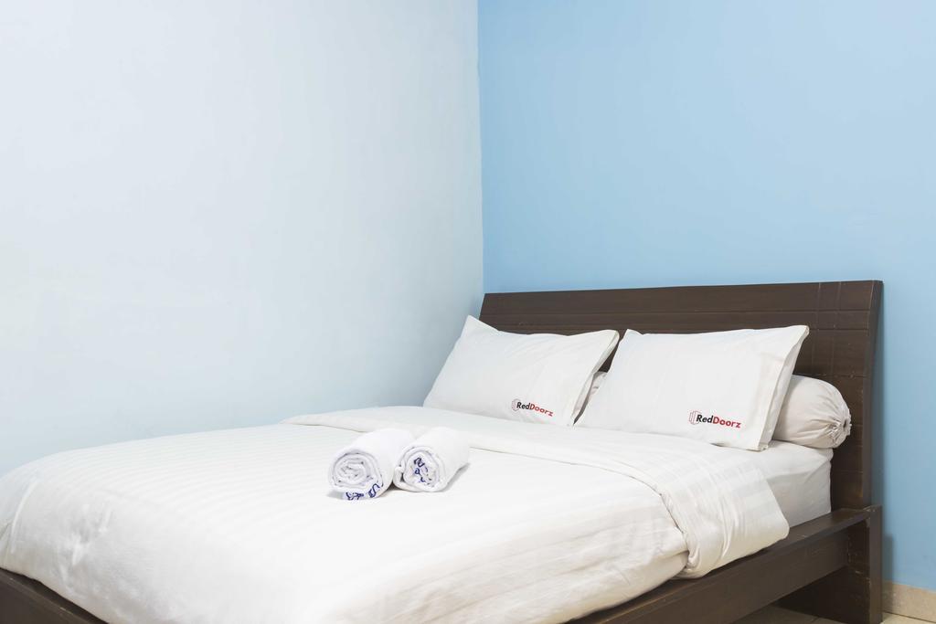Guest house Reddoorz Near Pasar Santa