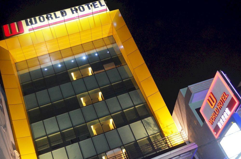 World - Bandengan Jakarta