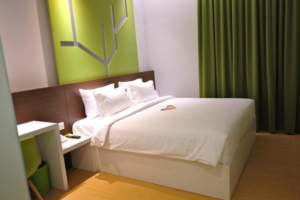 Hotel Maxonehotels.com At Pemuda Jakarta
