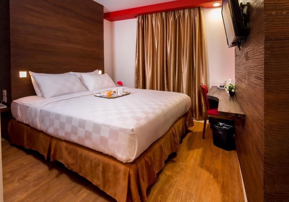 Redstar Hotel 3*