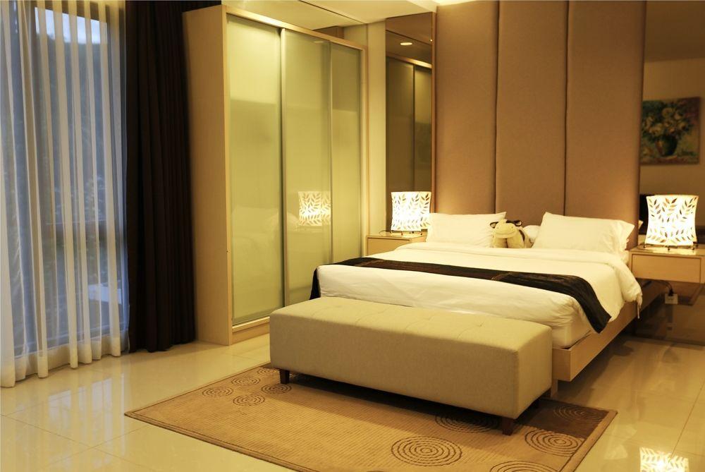 Jasmine Cozy 3 Bedrooms With A Private Swimming Pool * Jakarta