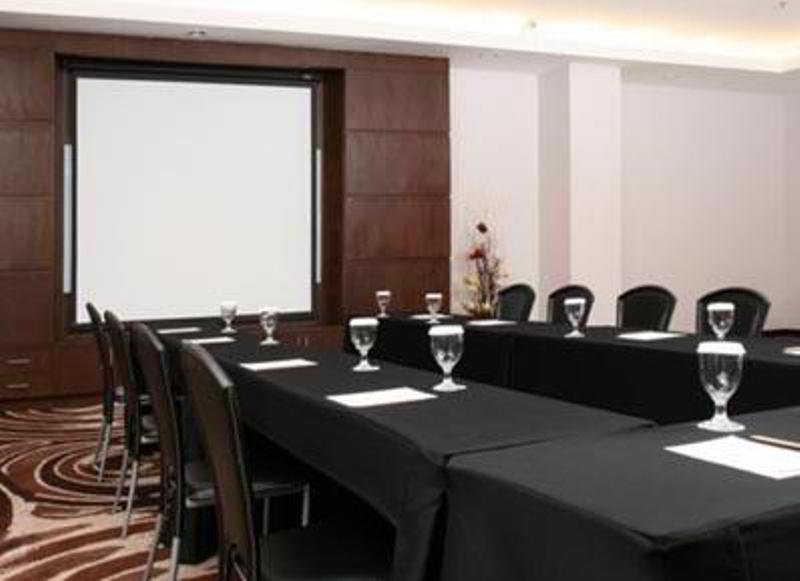 Hotel Royal Palm Hotel&conference Center Cengkareng 4*
