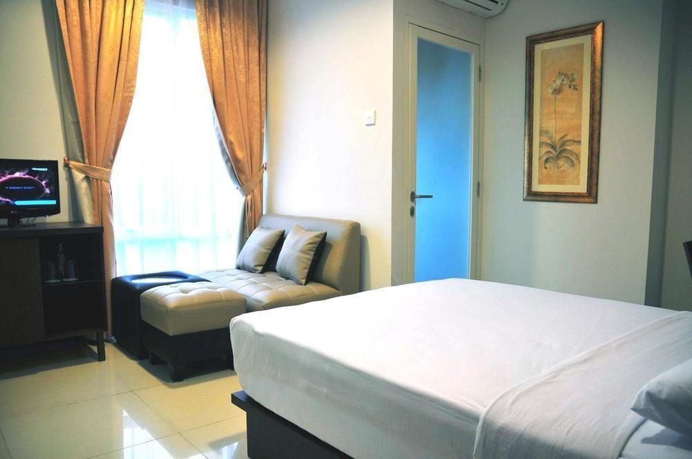 Capital O 1748 Thamrin Condotel Hotel