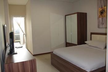 Capital O 1748 Thamrin Condotel Hotel