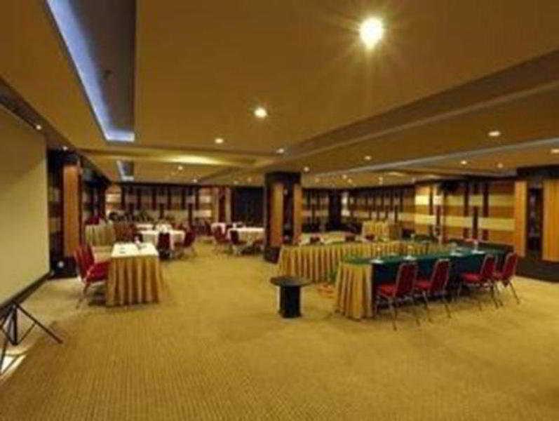 Orchardz Jayakarta Hotel 4*