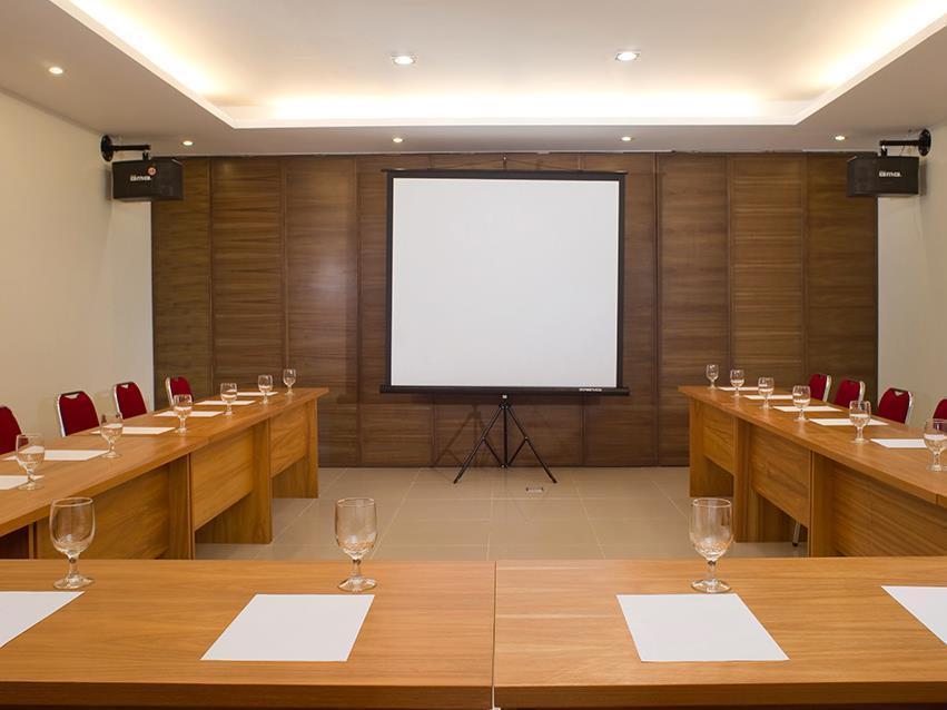 Harlys Hotel 2*